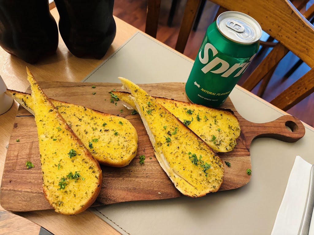 Gavees Kitchen & Pizzario | 92 Ridgway, Mirboo North VIC 3871, Australia | Phone: (03) 5668 1467