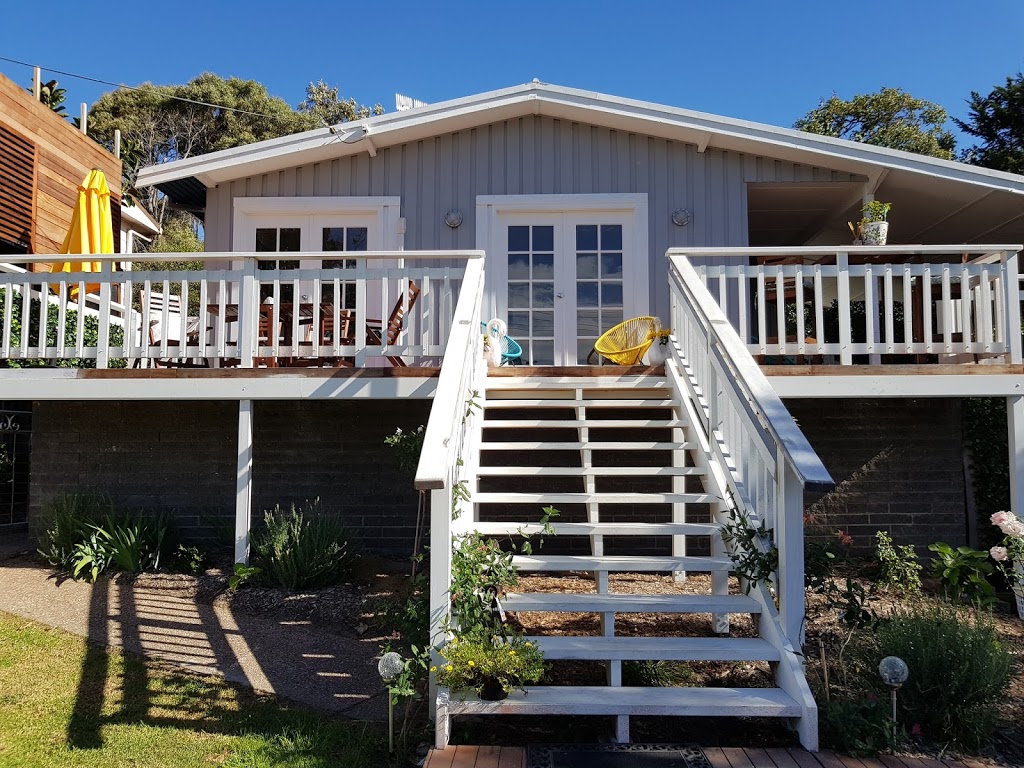 Hamptons Pet Friendly Beach House | 48 Pambula Beach Rd, Pambula Beach NSW 2549, Australia | Phone: 0412 409 188