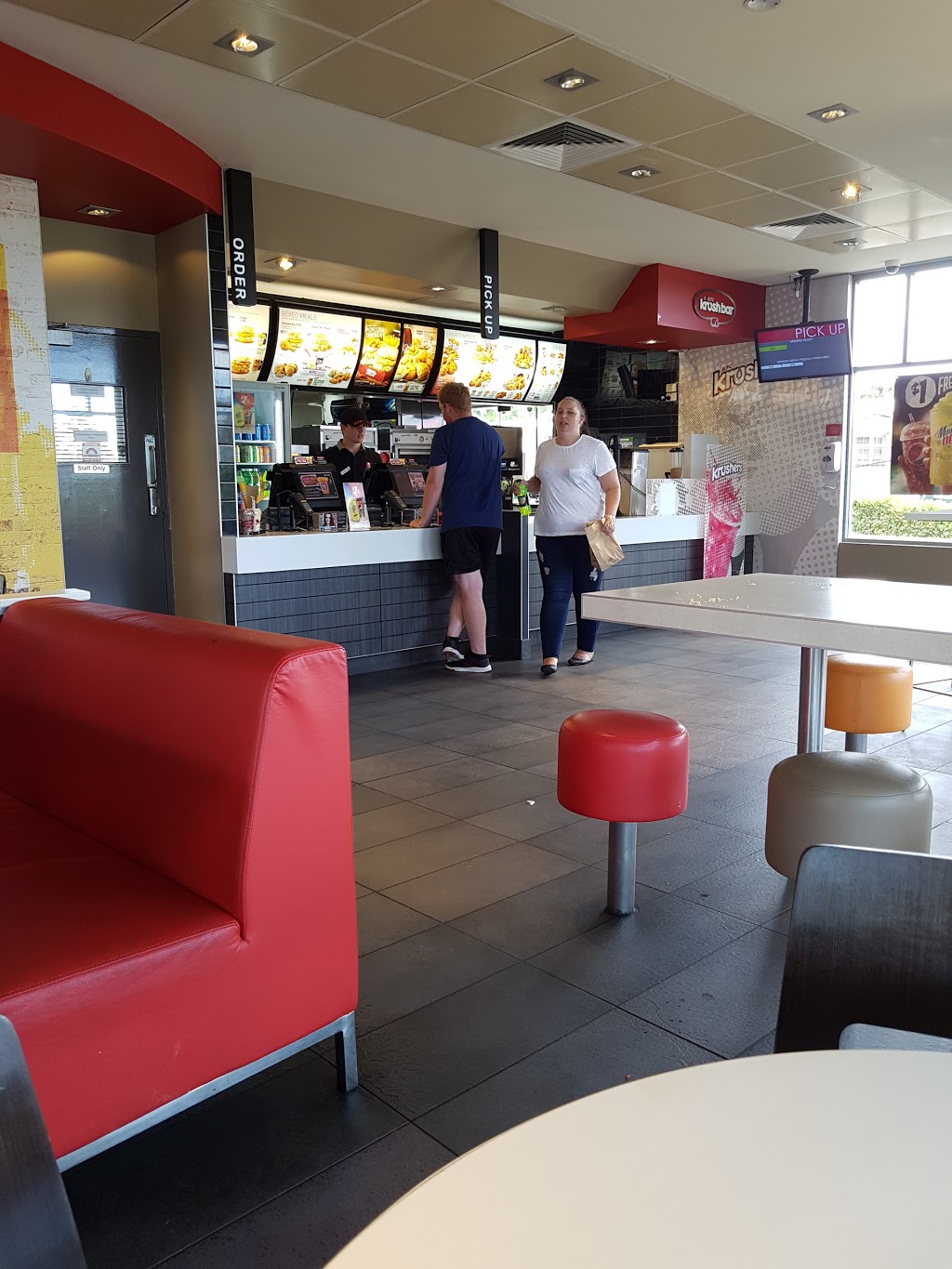 KFC Glenmore Park | meal takeaway | 9108 Glenmore Pkwy, Glenmore Park NSW 2745, Australia | 0247378513 OR +61 2 4737 8513