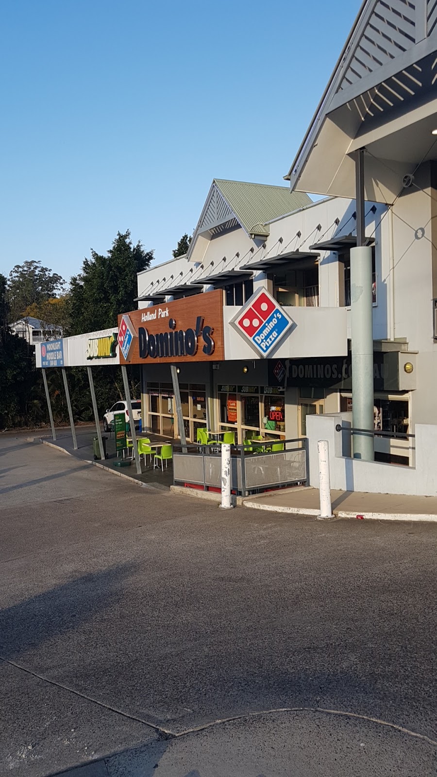 Dominos Pizza Holland Park | meal takeaway | Logan Rd & Nursery Rd, Holland Park West QLD 4121, Australia | 0739173420 OR +61 7 3917 3420
