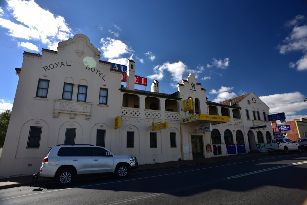 Royal Hotel Motel | store | 130 High St, Tenterfield NSW 2372, Australia | 0267361833 OR +61 2 6736 1833
