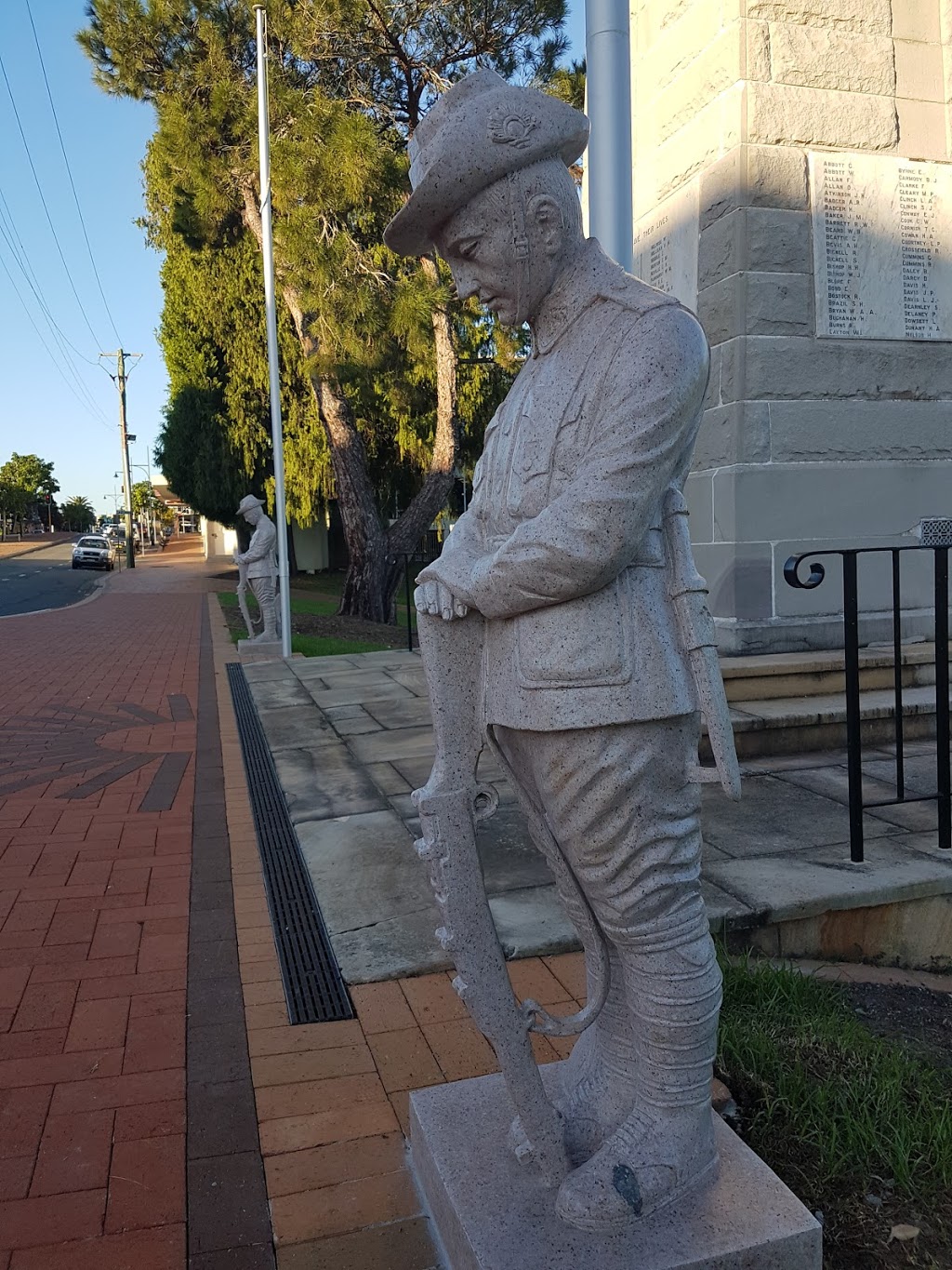 Taree War Memorial | park | Taree NSW 2430, Australia | 0265394000 OR +61 2 6539 4000