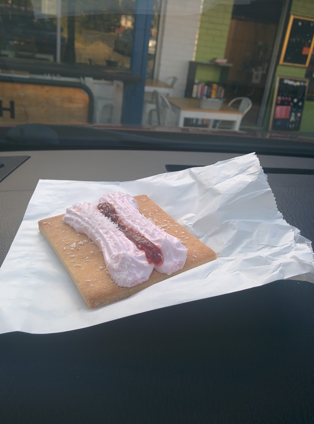 Culburra Cake Shop | 151 Prince Edward Ave, Culburra Beach NSW 2540, Australia | Phone: (02) 4447 2395