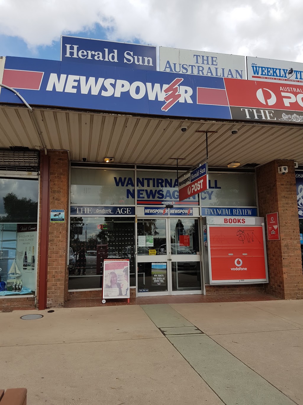 Wantirna Mall Post and News | post office | 16 The Mall, Mountain Hwy, Wantirna VIC 3152, Australia | 0397203100 OR +61 3 9720 3100