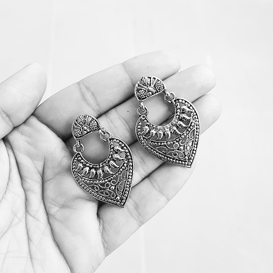 The Earrings Trunk | jewelry store | 1525 Dandenong Rd, Oakleigh VIC 3166, Australia | 0412153230 OR +61 412 153 230