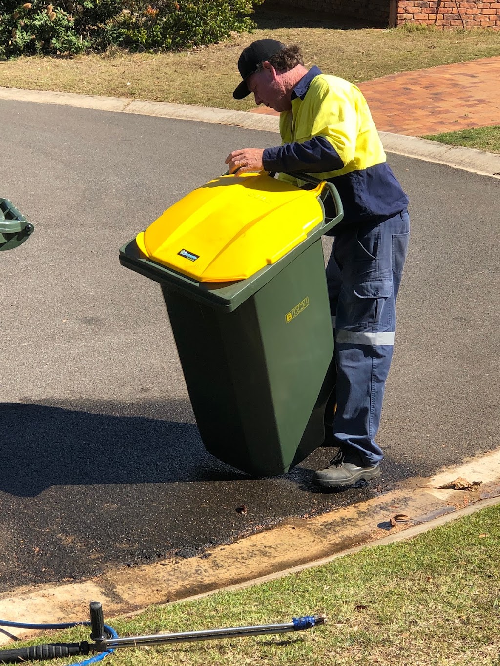 Sea Breeze Bins | Bargara Rd, Bargara QLD 4670, Australia | Phone: 0437 655 544