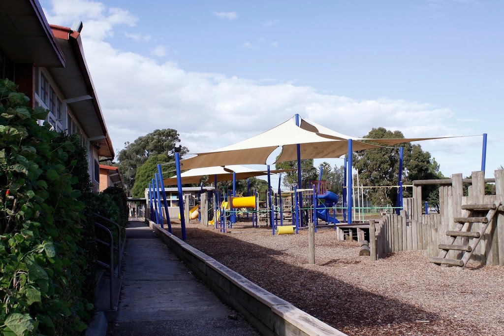 Glen Waverley South Primary School | school | Whites Ln & Watson Road, Glen Waverley VIC 3150, Australia | 0395606371 OR +61 3 9560 6371