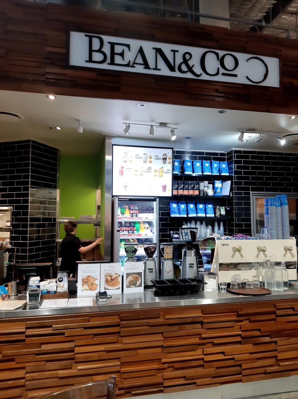 Bean and Co | cafe | 1 Airport Dr, Brisbane Airport QLD 4008, Australia | 0731147277 OR +61 7 3114 7277