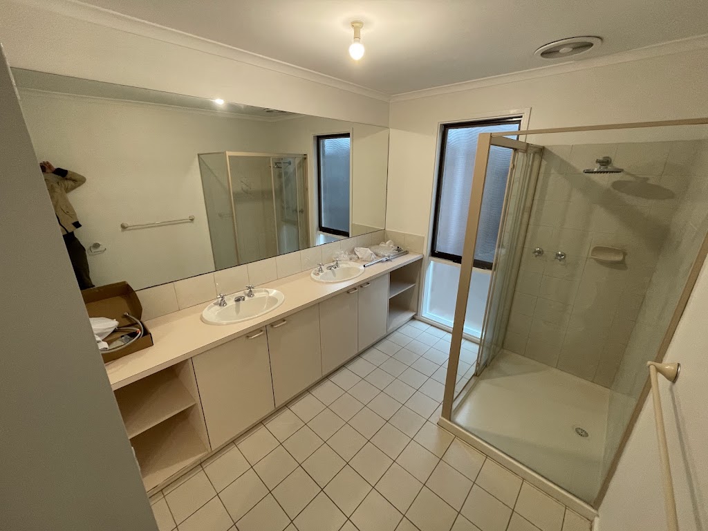 hazara tiling specialist | 11 Redleaf Cl, Hampton Park VIC 3976, Australia | Phone: 0424 044 071