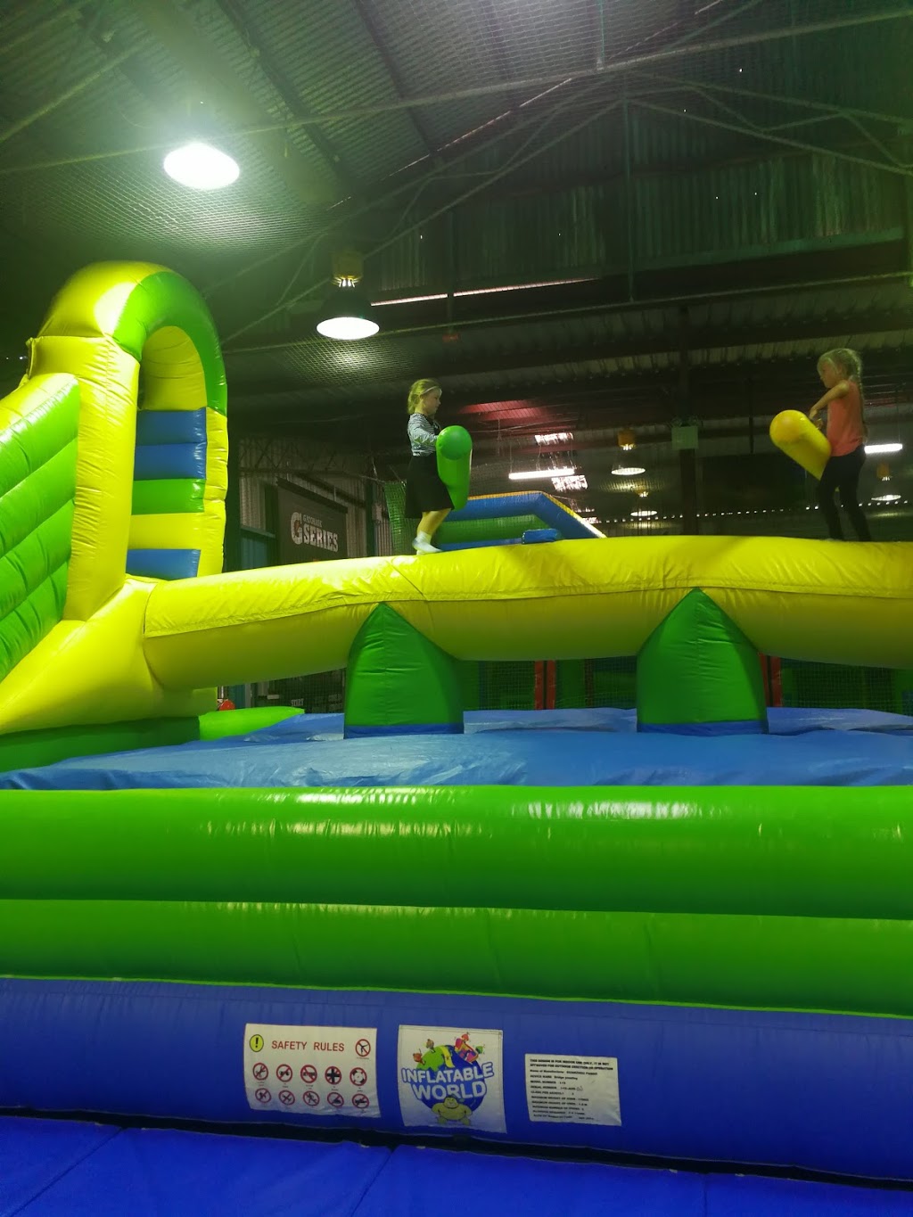 Inflatable World Oz | 31 McGill St, Shepparton VIC 3630, Australia | Phone: (03) 5821 0290