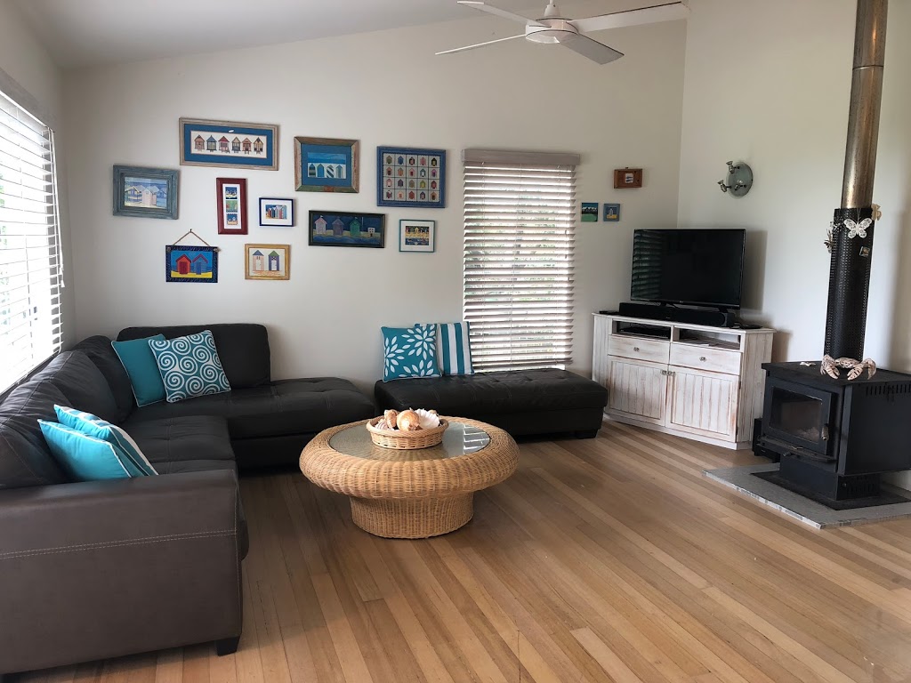 Katandra Beach House | 94 Mooloomba Rd, Point Lookout QLD 4183, Australia | Phone: (07) 3415 3949