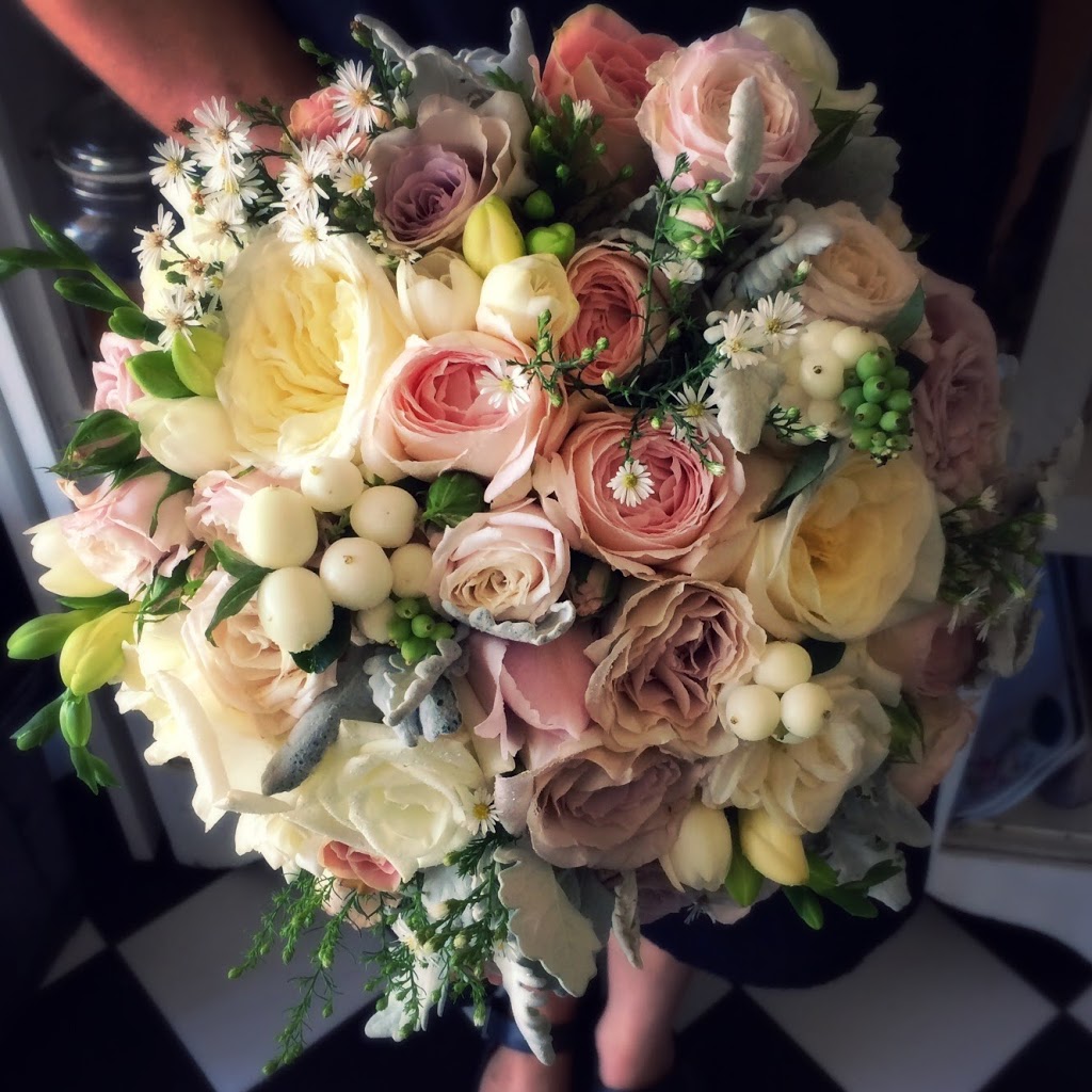 Effloresce Flowers & Cafe | 3/51 Metung Rd, Metung VIC 3904, Australia | Phone: (03) 5156 2153