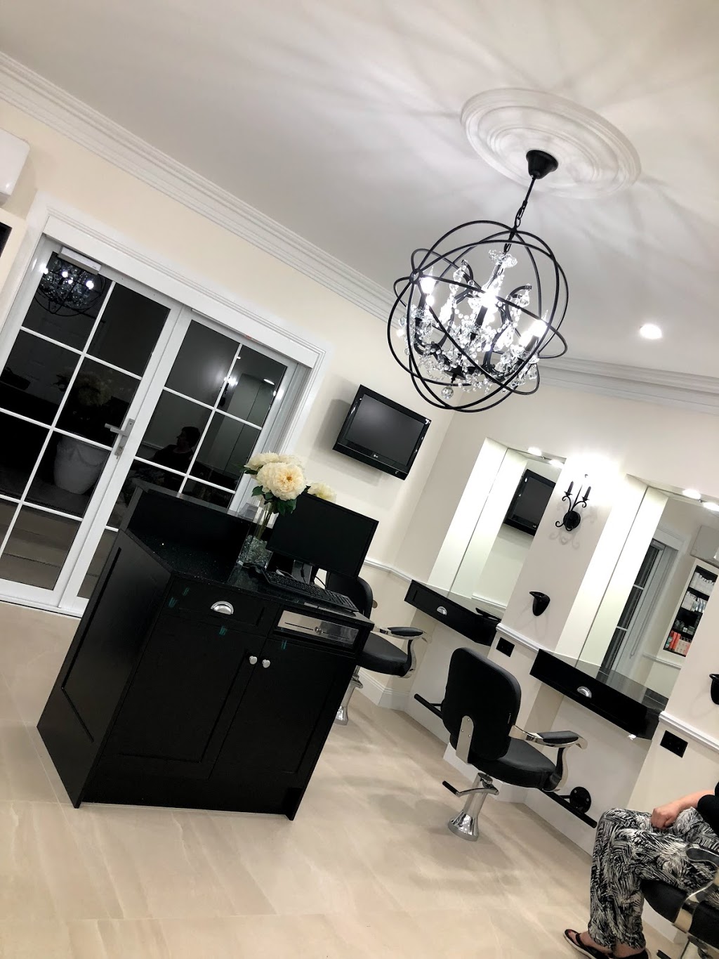 Illawong Hair Gallery | hair care | 1 Jervis Dr, Illawong NSW 2234, Australia | 0295437192 OR +61 2 9543 7192