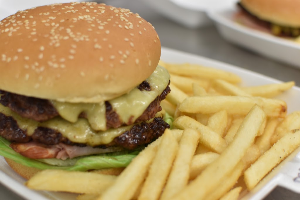 Late Night Burgers | meal takeaway | LOT 100 Moombara St, Dapto NSW 2530, Australia | 1300131882 OR +61 1300 131 882