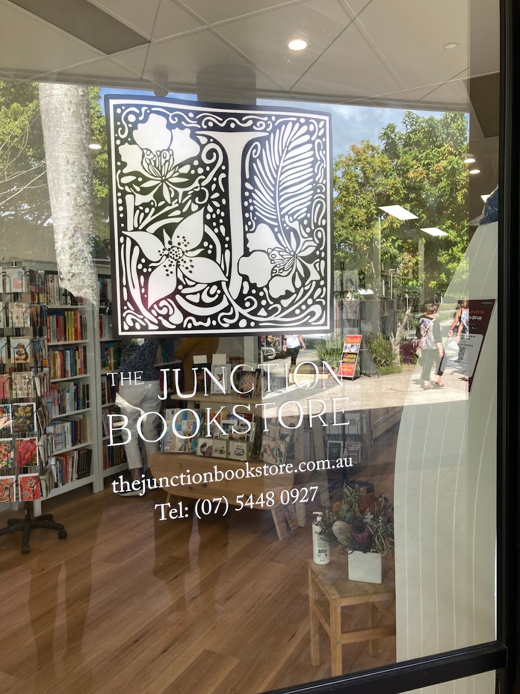 The Junction Bookstore | book store | Shop 1a/29 Sunshine Beach Rd, Noosa Heads QLD 4567, Australia | 0754480927 OR +61 7 5448 0927