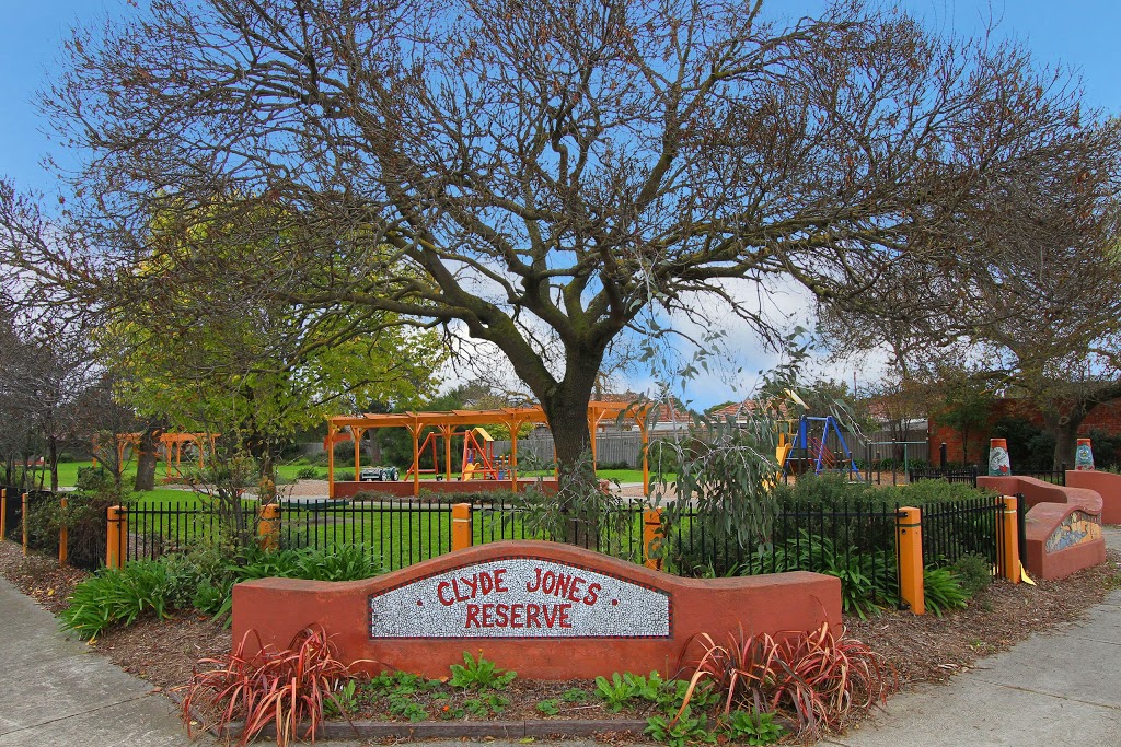 Clyde Jones Reserve | park | Thornbury VIC 3071, Australia