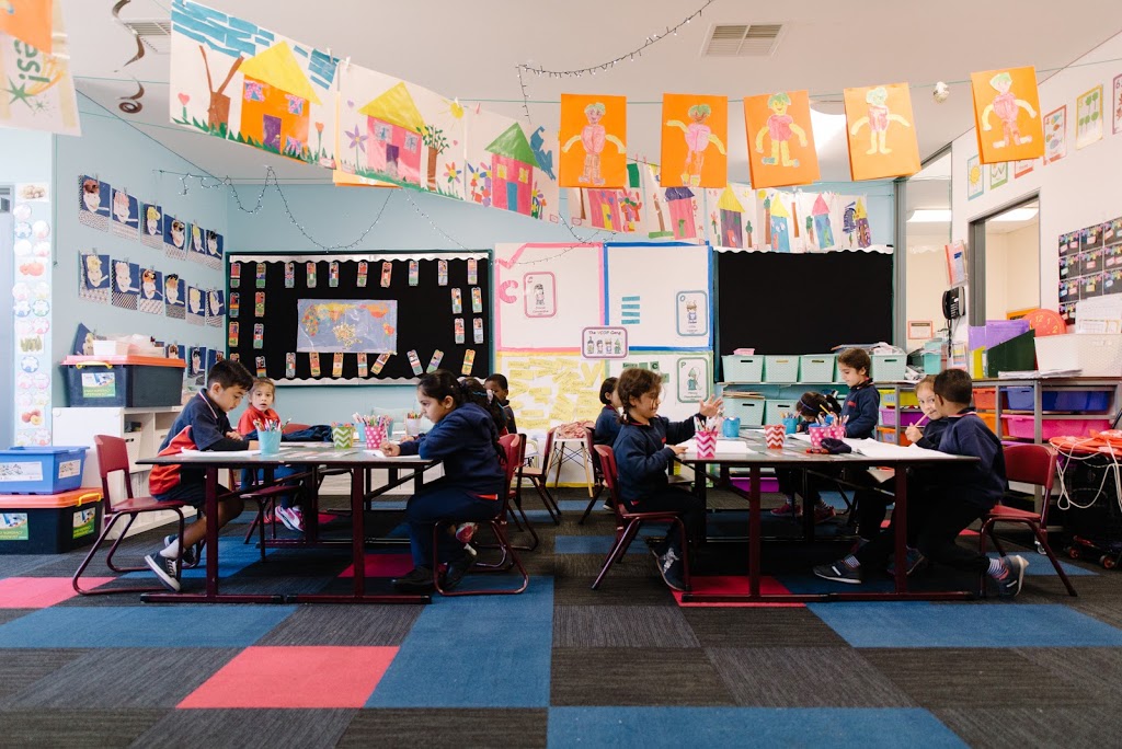 Roxburgh Park Primary School | school | 7/21 Almands Ave, Roxburgh Park VIC 3064, Australia | 0393039335 OR +61 3 9303 9335