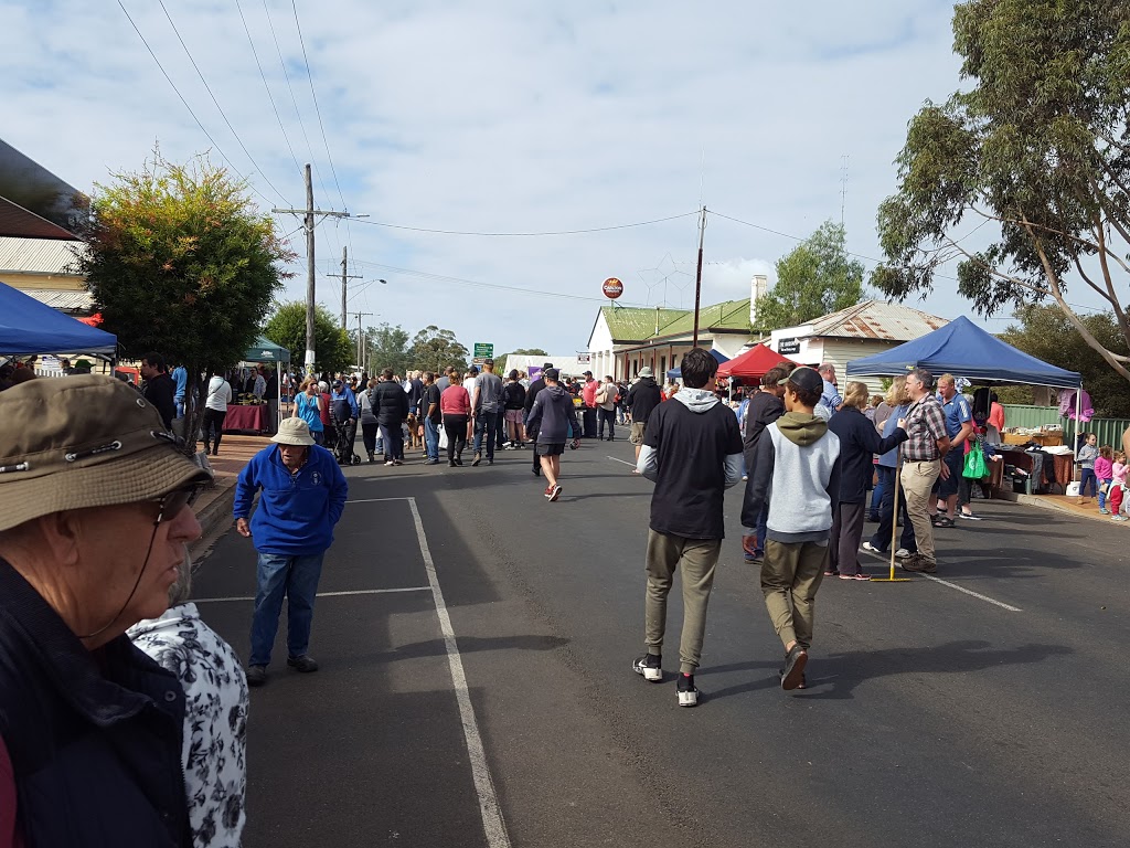 Balmoral Cafe & Caravan Park | 5A Glendinning St, Balmoral VIC 3407, Australia | Phone: (03) 5570 1400