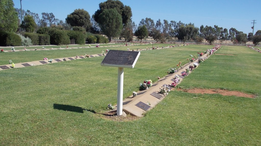 Deniliquin Lawn Cemetery | cemetery | Cemetery Rd, Deniliquin NSW 2710, Australia
