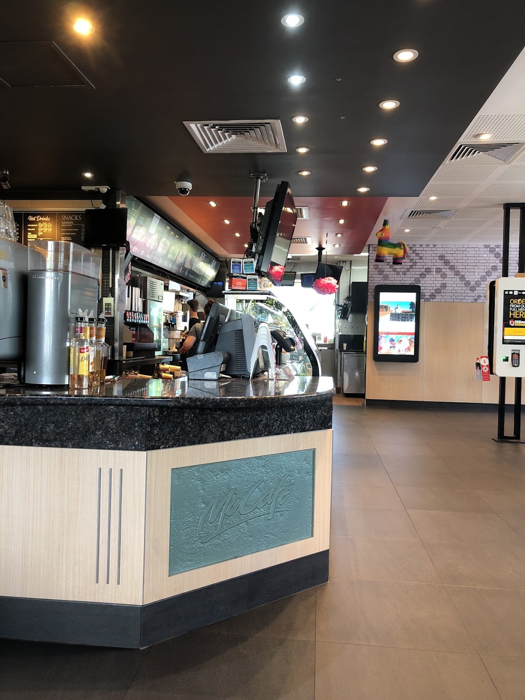 McDonald’s | restaurant | 2 Charlotte Cl, Woree QLD 4868, Australia | 0740331311 OR +61 7 4033 1311