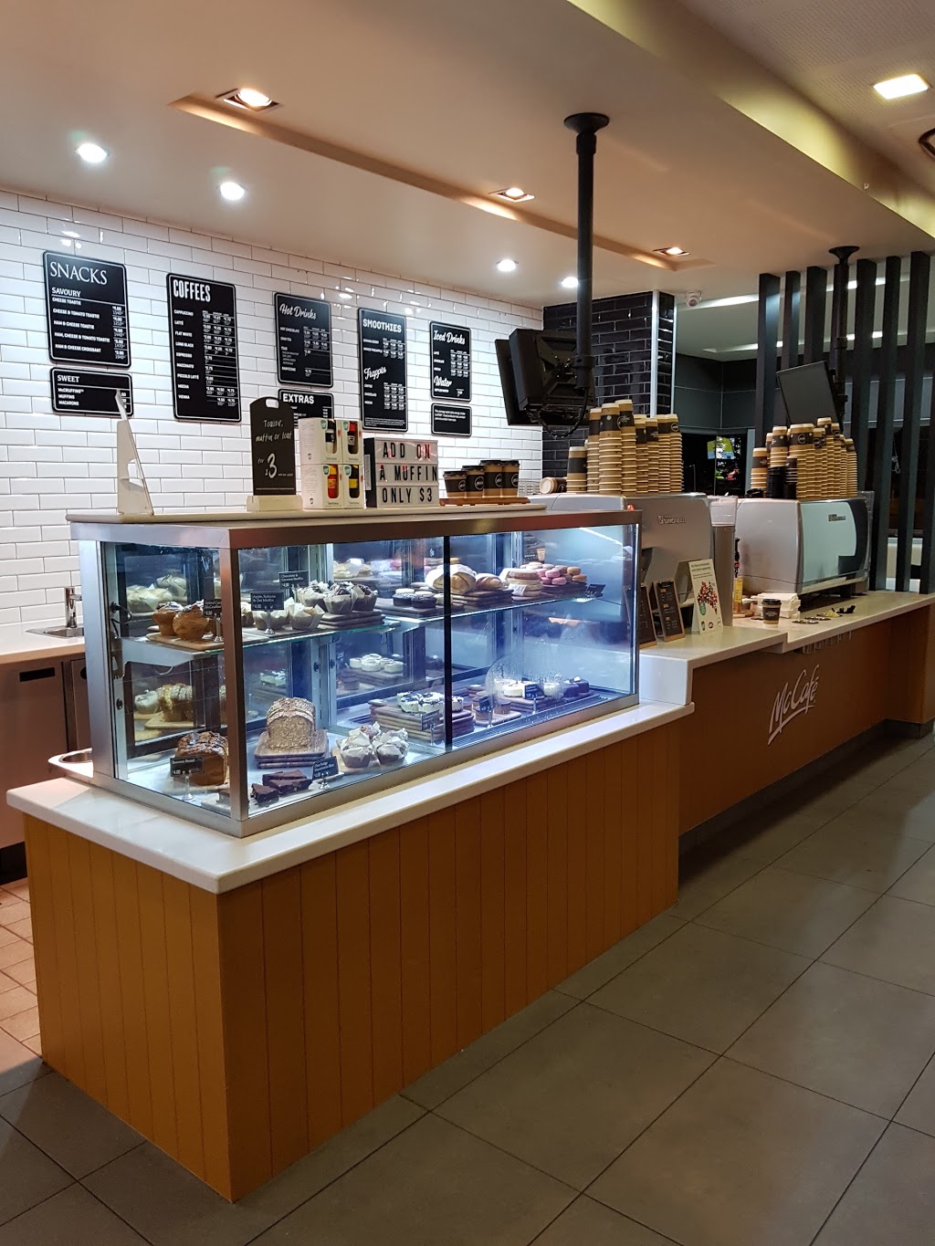 McDonalds Point Cook | cafe | 1/9 Jamieson Way, Point Cook VIC 3030, Australia | 0393957133 OR +61 3 9395 7133