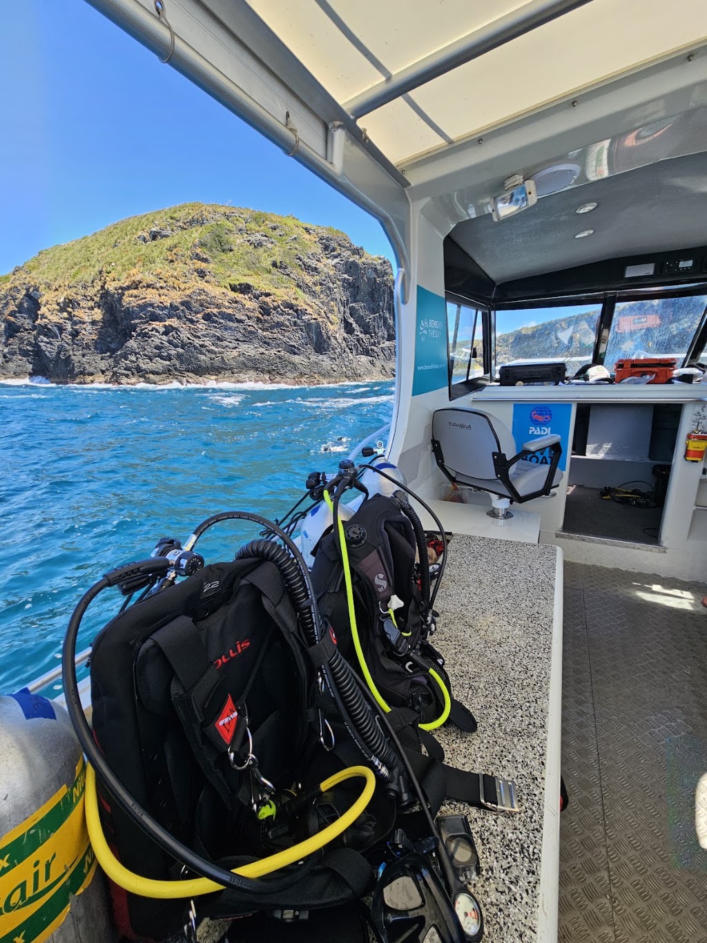 Beneath The Bay | Hanging Rock Boat Ramp, Batemans Bay NSW 2536, Australia | Phone: 0405 838 957