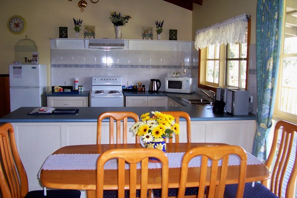 Sunflower Cottage | lodging | 55 Gibbs Rd, Yarra Glen VIC 3775, Australia | 0397301983 OR +61 3 9730 1983