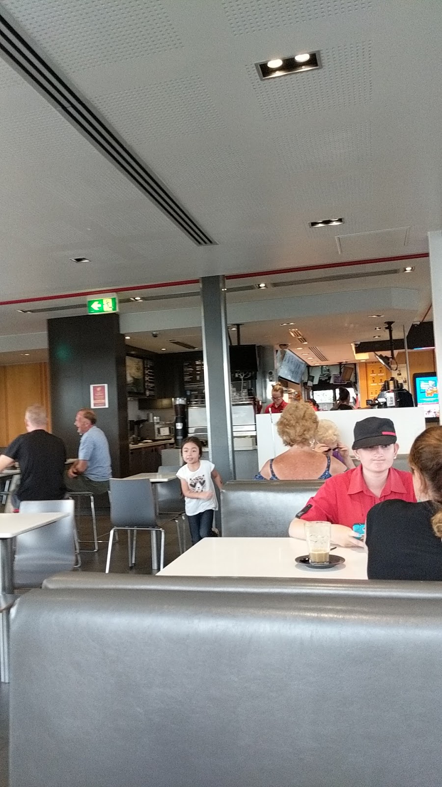 McDonalds Warilla | cafe | Shellharbour Rd, Warilla NSW 2528, Australia | 0242973641 OR +61 2 4297 3641
