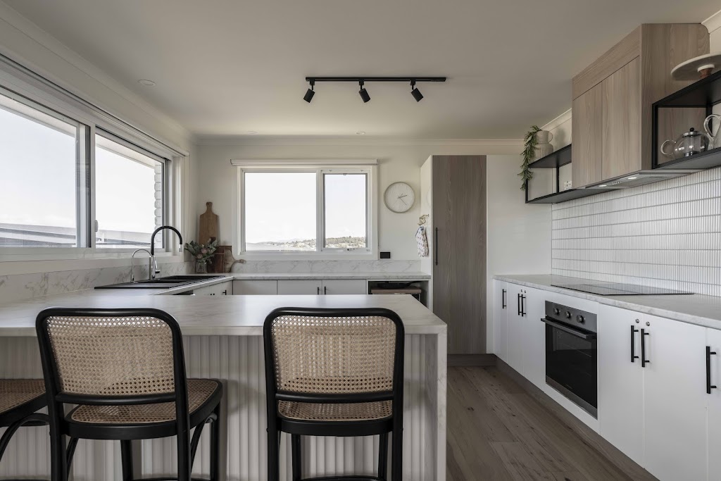 The Deck on Westwood (Airbnb) | 123A Westwood St, Bridport TAS 7262, Australia | Phone: 0438 604 469