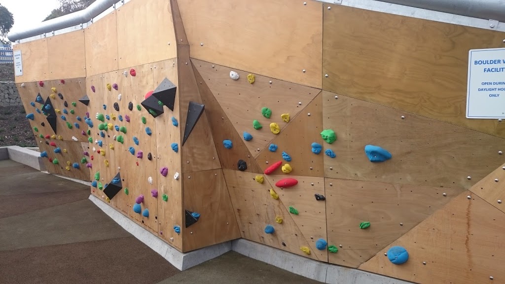 Holmesglen Bouldering Wall | Waverley Rail Trail, Chadstone VIC 3148, Australia