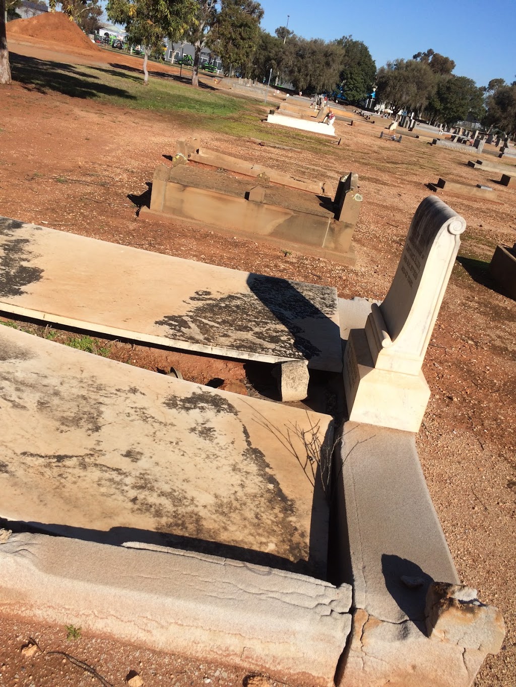 Griffith General Cemetery | 83-111 Wakaden St, Griffith NSW 2680, Australia | Phone: (02) 6962 8100