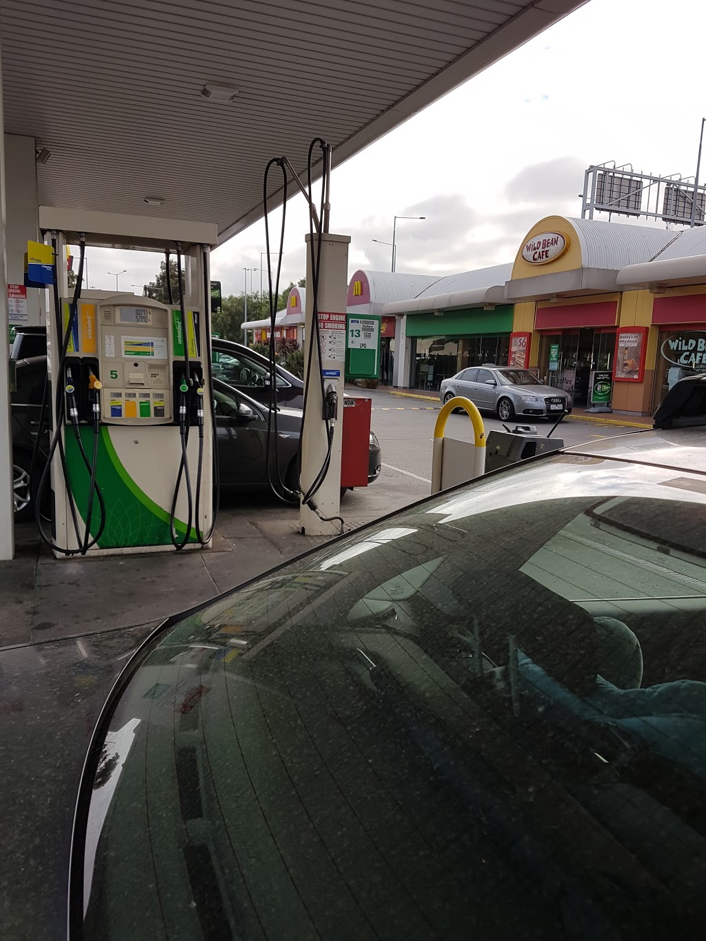 BP | gas station | Centre Rd and, Melbourne Dr, Melbourne Airport VIC 3045, Australia | 0393104622 OR +61 3 9310 4622