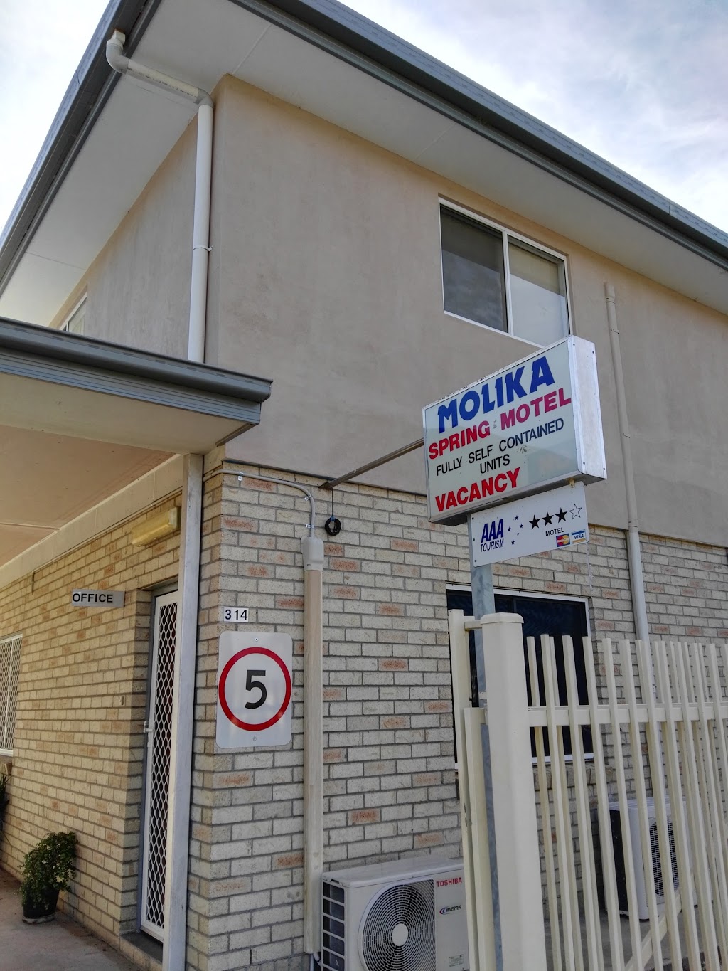 Molika Springs Motel | 314 Warialda St, Moree NSW 2400, Australia | Phone: (02) 6752 7066