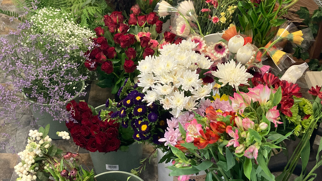 Flowers By Helena | 426 Kingsleigh Rd, Rosenthal Heights QLD 4370, Australia | Phone: 0472 799 022
