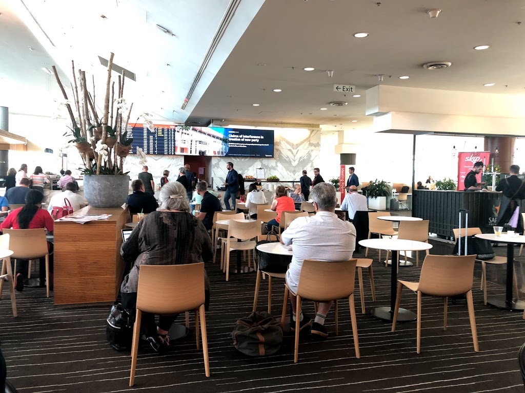 Qantas Club Lounge | night club | 1, Sydney Airport (SYD), Domestic Terminal 3, Qantas Dr, Sydney NSW 2020, Australia | 0299529516 OR +61 2 9952 9516