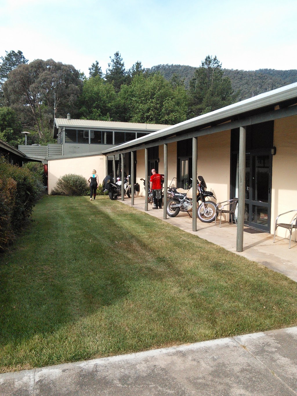 Harrietville Hotel Motel | 169 Great Alpine Rd, Harrietville VIC 3741, Australia | Phone: (03) 5759 2525