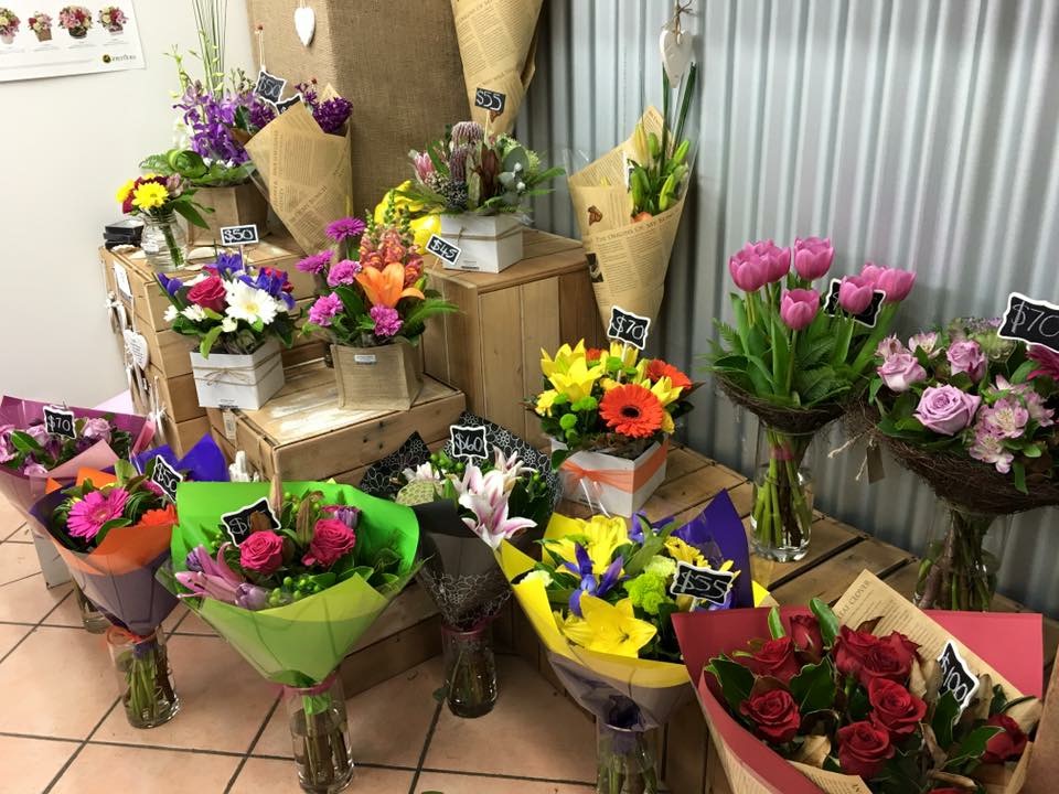 Ormeau Florist | florist | 12/3 Vaughan Dr, Ormeau QLD 4208, Australia | 0755492553 OR +61 7 5549 2553