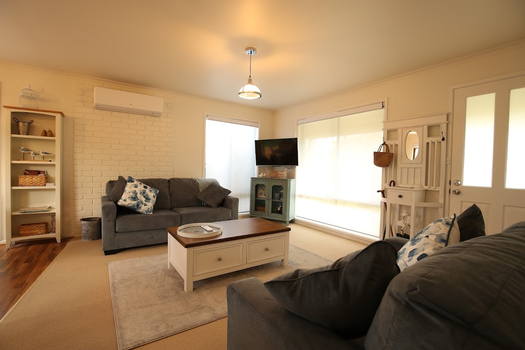 Bridgecroft Cottage - Cosy 2 bedroom cottage | Front Unit, Unit 1/7 Charles St, Richmond TAS 7025, Australia | Phone: 0439 481 293