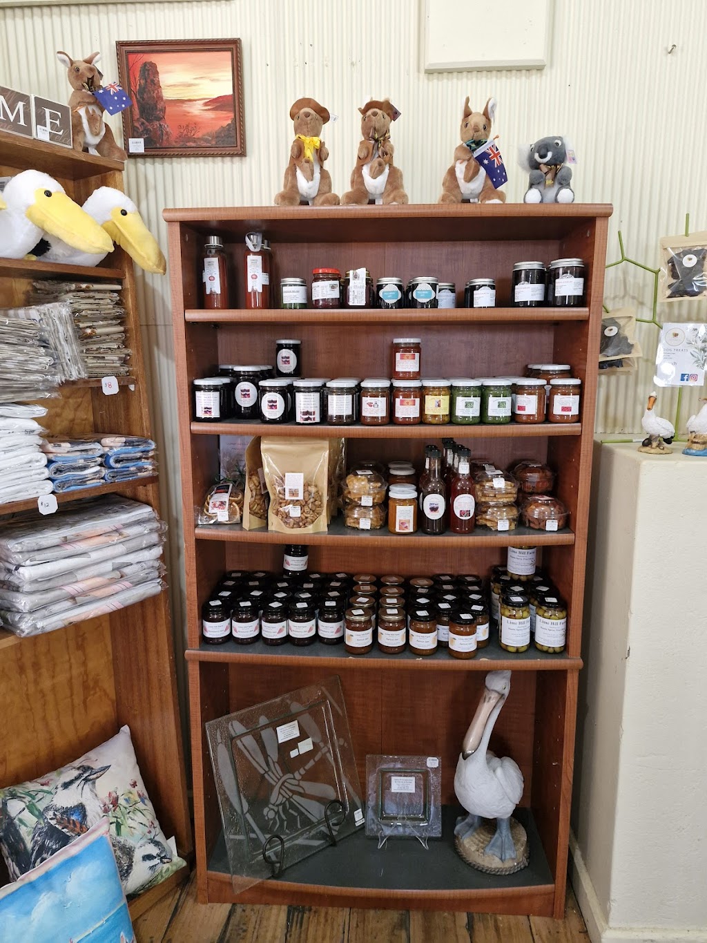 Old Wharf Craft Shop | Riverfront Precinct, Morgan SA 5320, Australia | Phone: 0439 692 393