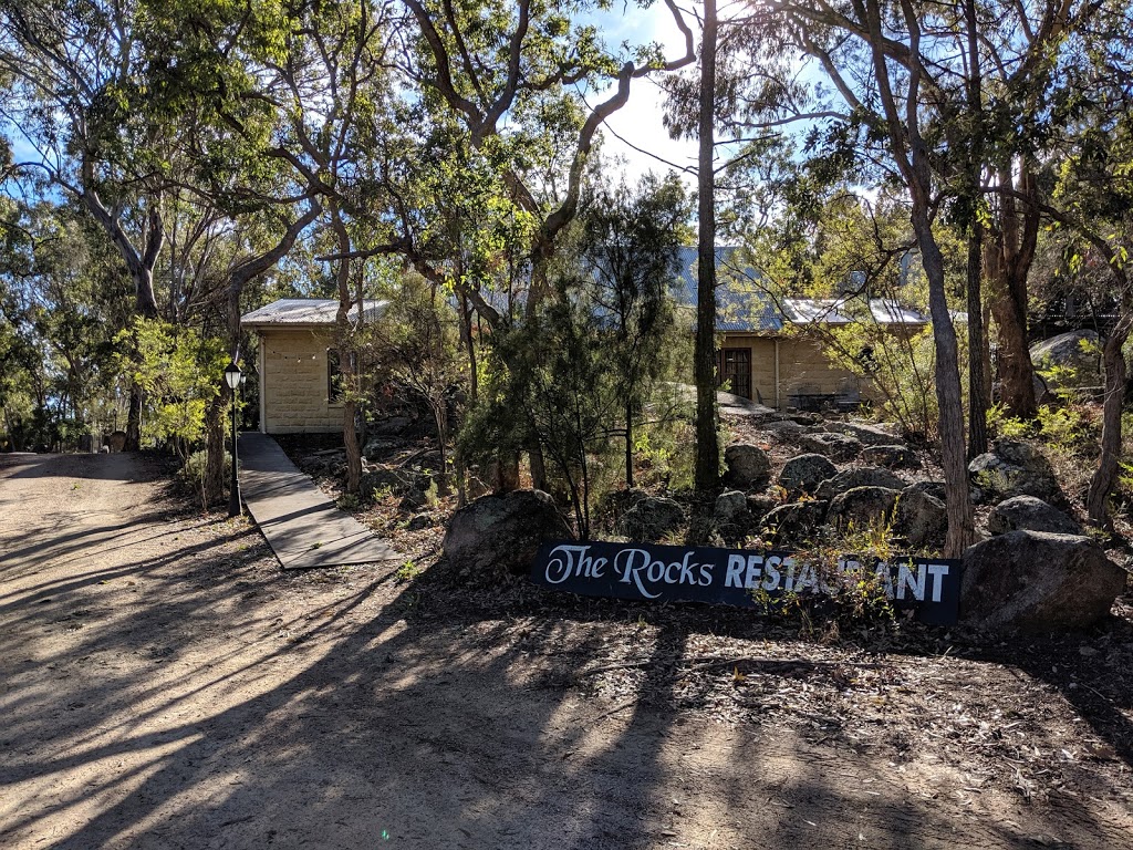 Honeysuckle Cottages | 9-15 Mayfair Ln, Stanthorpe QLD 4380, Australia | Phone: (07) 4681 1510