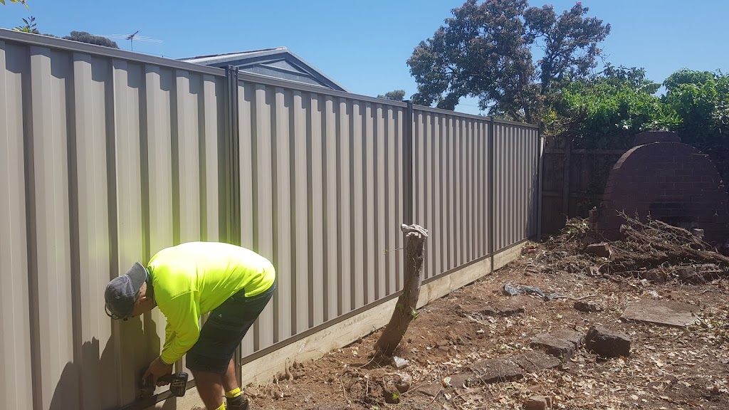 mel fencing | general contractor | 12 Cowra Ave, St Albans VIC 3021, Australia | 0431649907 OR +61 431 649 907