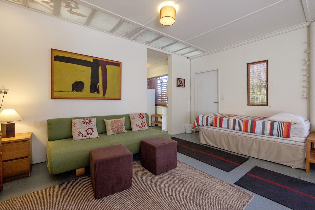 Eddies Place Beach House | lodging | 8 Moongalba Rd, Point Lookout QLD 4183, Australia | 0734153949 OR +61 7 3415 3949