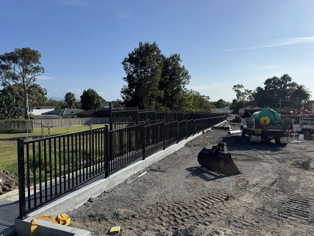 Iron Shield Fencing | 4 Bertha St, Hill Top NSW 2575, Australia | Phone: 0420 654 522