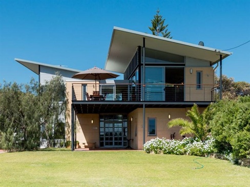 Lancelin Beach Breaks - Holiday accommodation | real estate agency | 70 Bootoo St, Lancelin WA 6044, Australia | 0407446372 OR +61 407 446 372