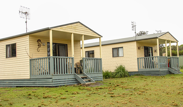 Pretty Beach cabins | 1 Pretty Beach Rd, Pretty Beach NSW 2539, Australia | Phone: 1300 072 757