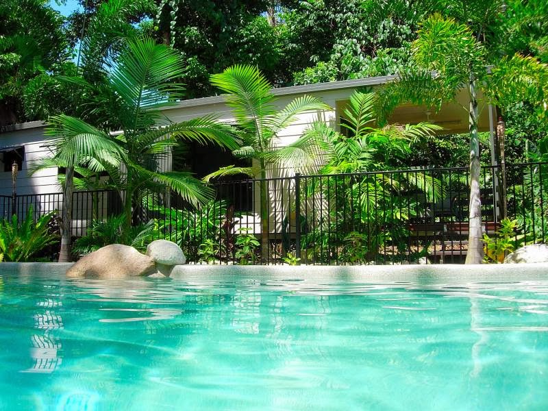 Boutique Bungalows | 3 Spurwood Cl, Mission Beach QLD 4852, Australia | Phone: (07) 4068 9996