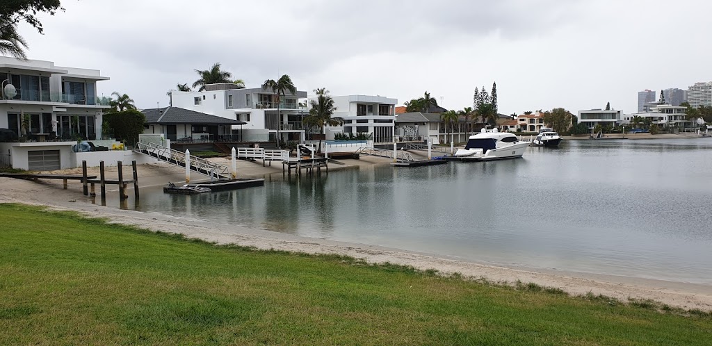 Macintosh Island Park | Main Beach Parade, Main Beach QLD 4217, Australia