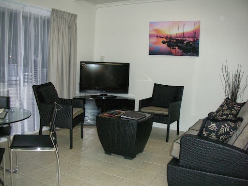 Palm View Holiday Apartments | 1 Howard St, Bowen QLD 4805, Australia | Phone: (07) 4785 1415