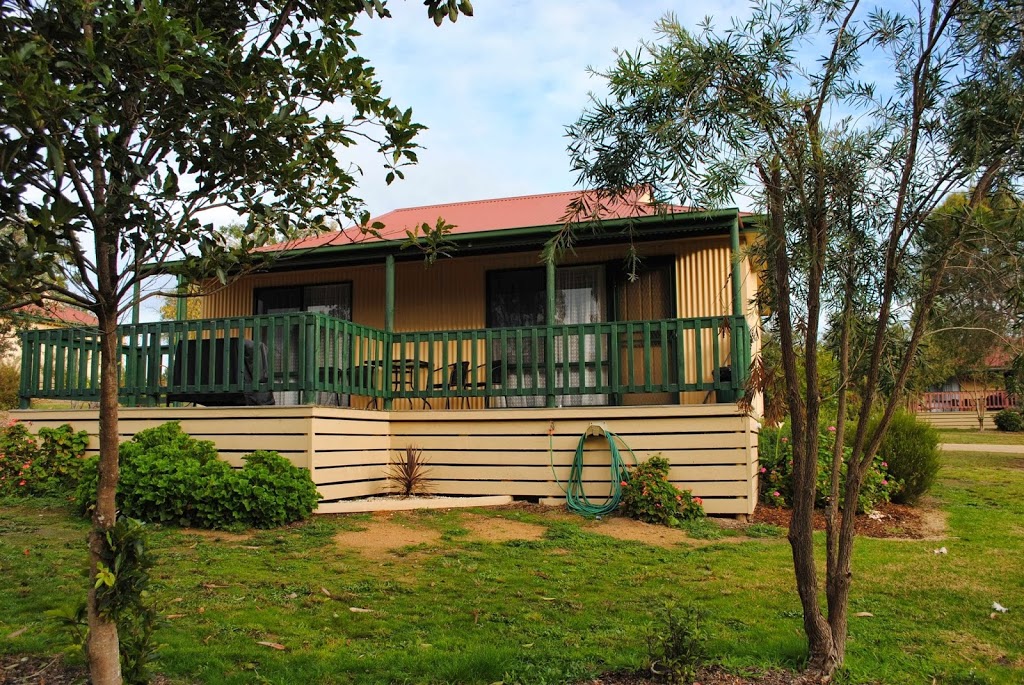 Lakes Entrance Country Cottages | lodging | 303 Colquhoun Rd, Lakes Entrance VIC 3909, Australia | 0351554314 OR +61 3 5155 4314