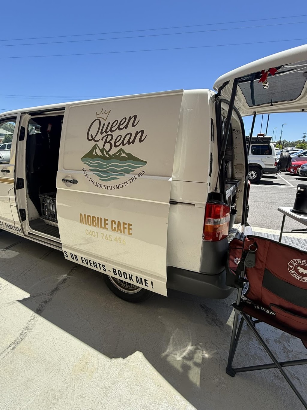 Queen Bean Mobile Cafe | Albatross Rd, Nowra NSW 2541, Australia | Phone: 0401 765 496